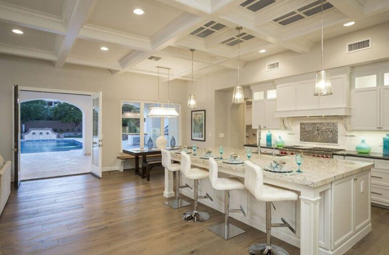 What are the different types of kitchen layouts?