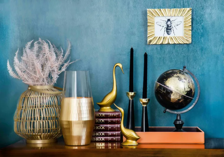  How to decorate an accent table